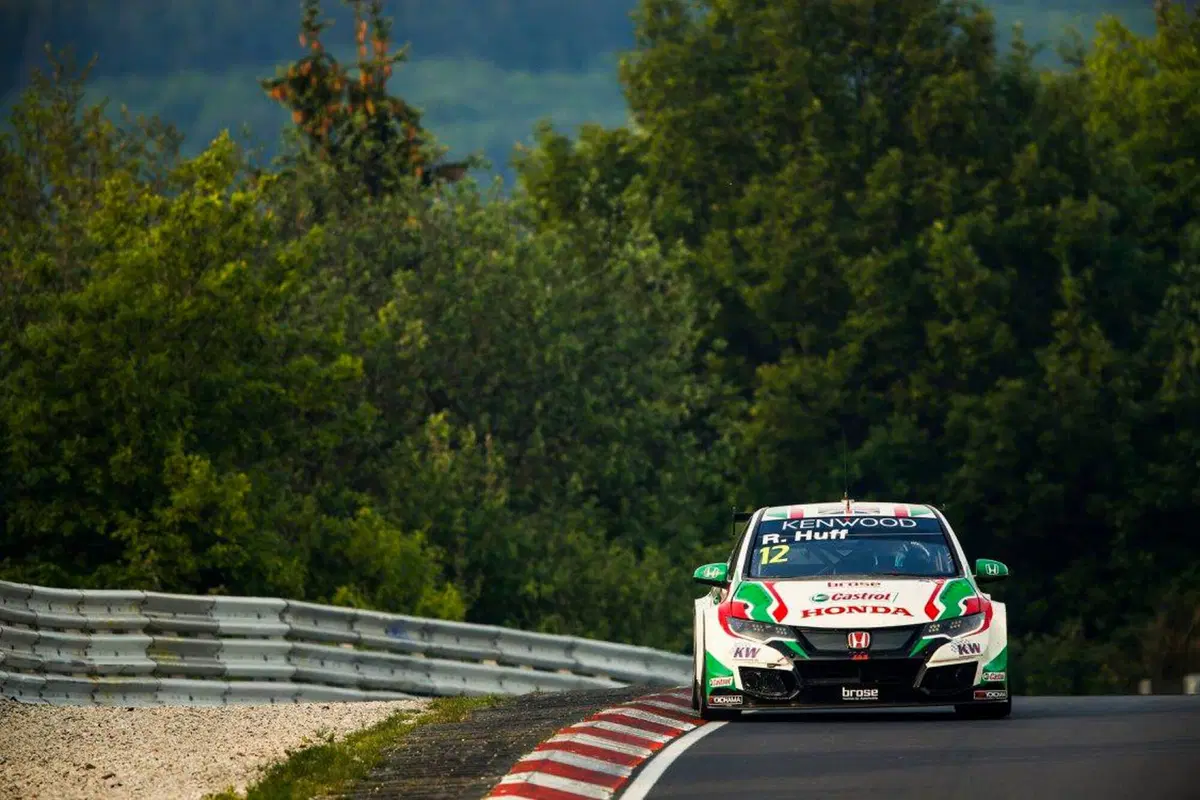 WTCC 2016, Nürburgring: pole da record per López