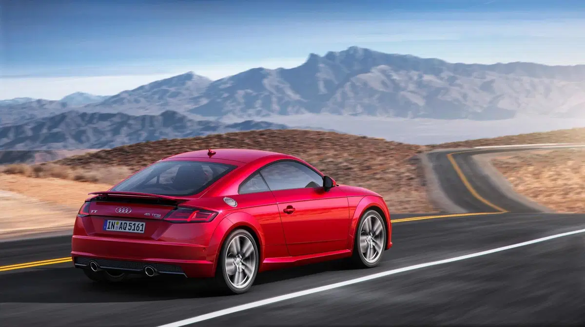 Audi TT Coupé 2.0 TDI quattro S tronic Design (8)
