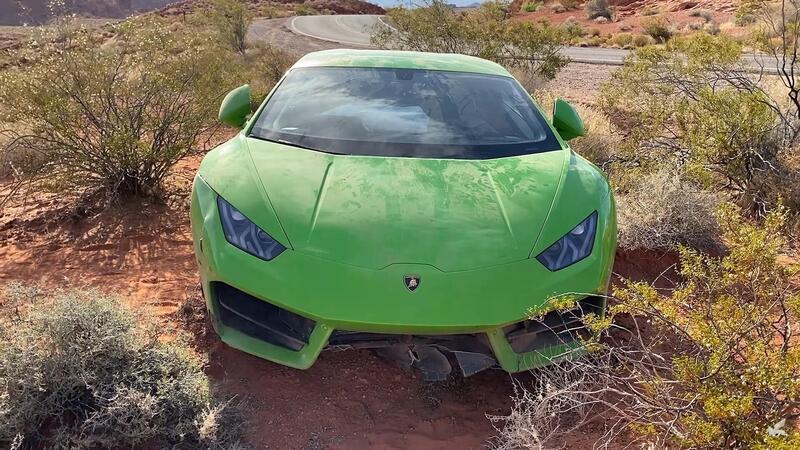 [VIDEO] Lamborghini Huracan abbandonata nel deserto: ecco cos&#039;&egrave; successo!