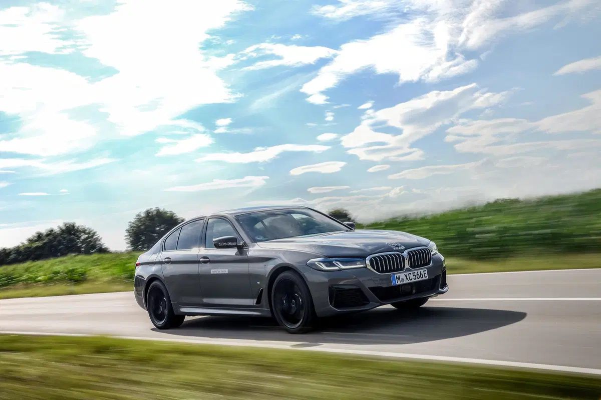 Nuove berline di classe Plugin (PHEV)? Prova della ibrida premium BMW 545e [6 cyl. 400CV, 4x4, 50Km EV] (2)