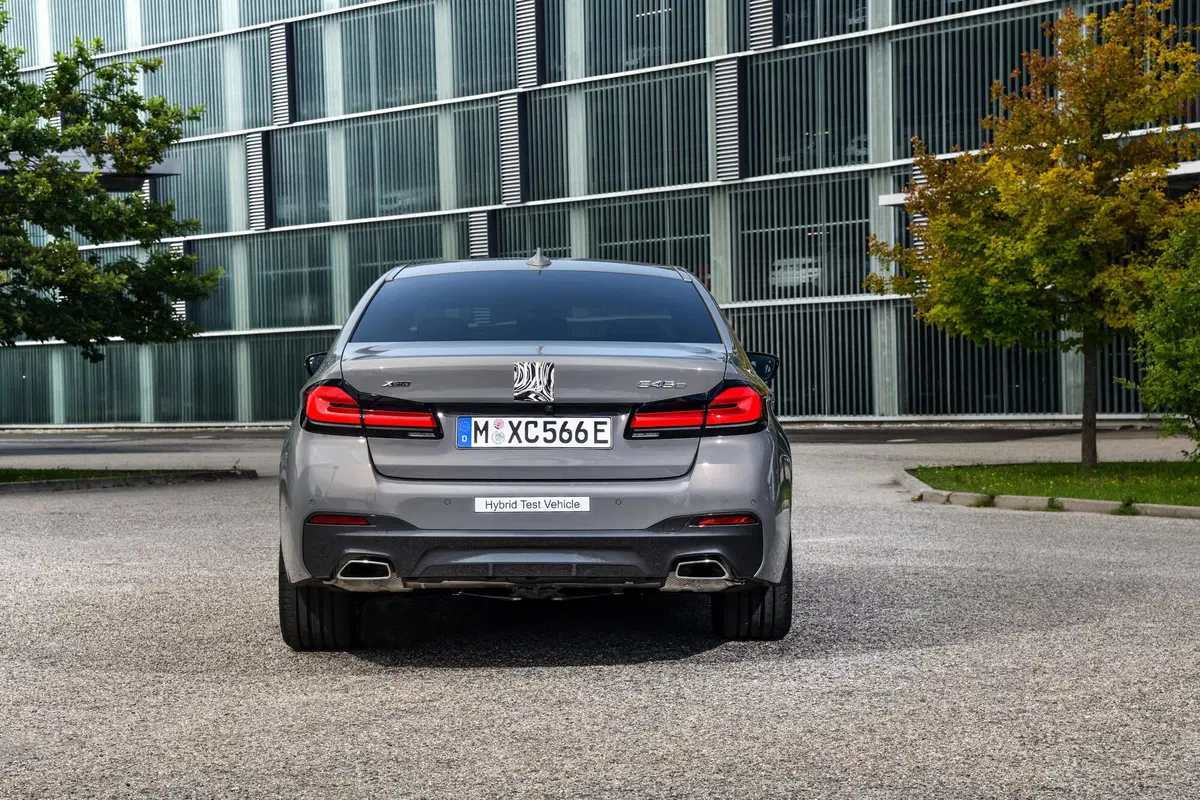 Nuove berline di classe Plugin (PHEV)? Prova della ibrida premium BMW 545e [6 cyl. 400CV, 4x4, 50Km EV] (5)