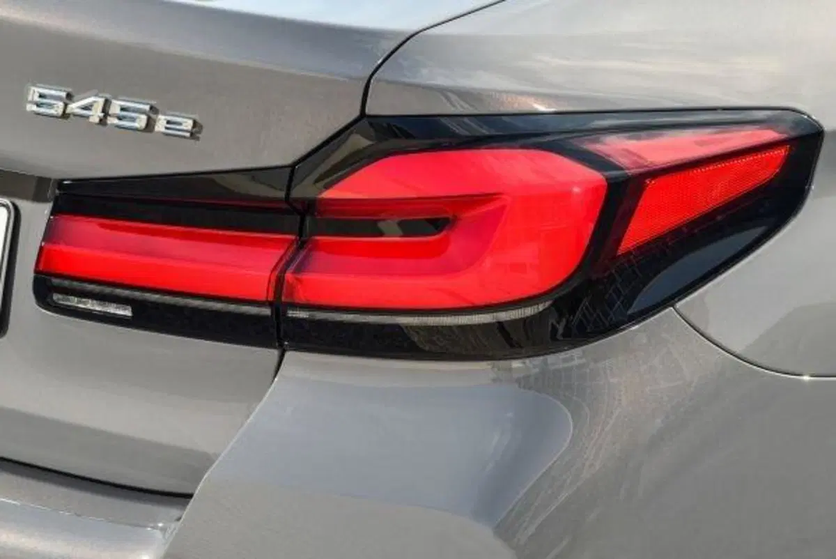 Nuove berline di classe Plugin (PHEV)? Prova della ibrida premium BMW 545e [6 cyl. 400CV, 4x4, 50Km EV] (7)