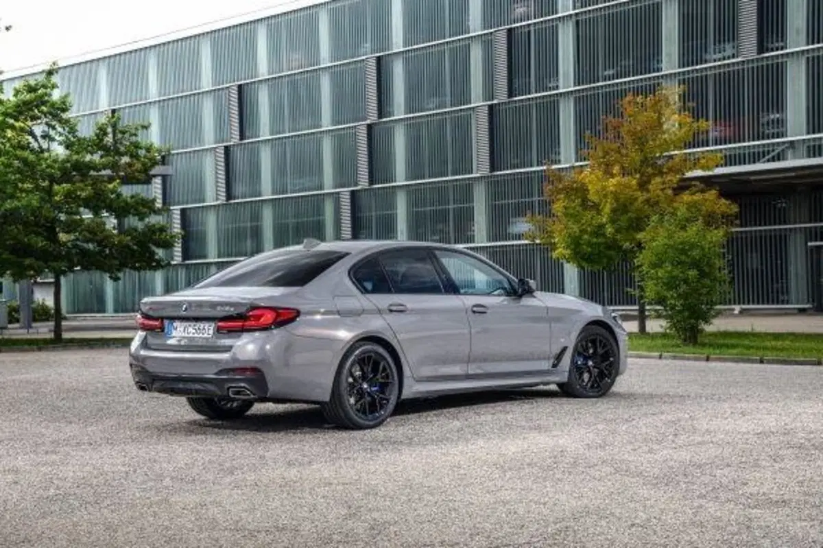 Nuove berline di classe Plugin (PHEV)? Prova della ibrida premium BMW 545e [6 cyl. 400CV, 4x4, 50Km EV] (10)