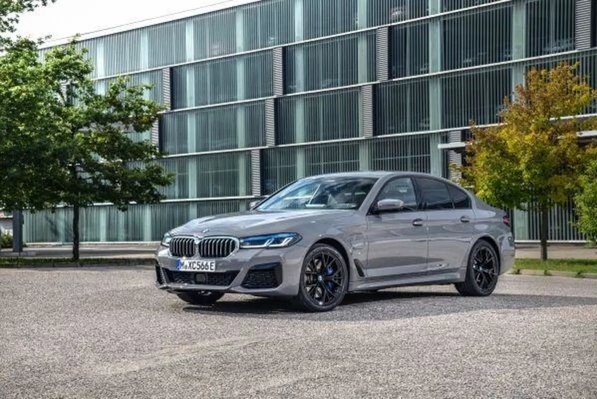 Nuove berline di classe Plugin (PHEV)? Prova della ibrida premium BMW 545e [6 cyl. 400CV, 4x4, 50Km EV] (11)