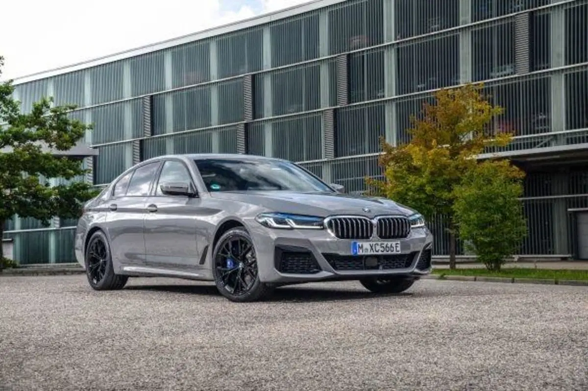 Nuove berline di classe Plugin (PHEV)? Prova della ibrida premium BMW 545e [6 cyl. 400CV, 4x4, 50Km EV] (14)