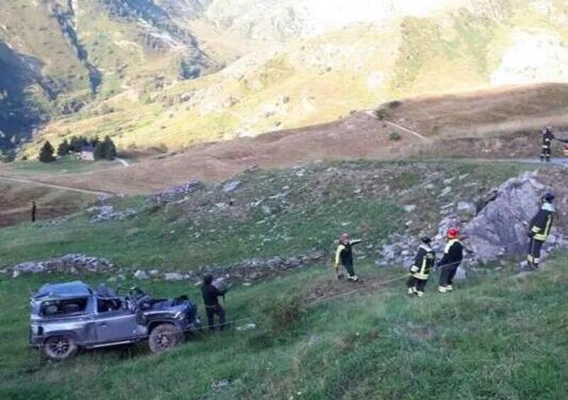 La tragedia nel cuneese: 5 giovanissimi hanno perso la vita, 4 i feriti, dopo il volo dal Defender