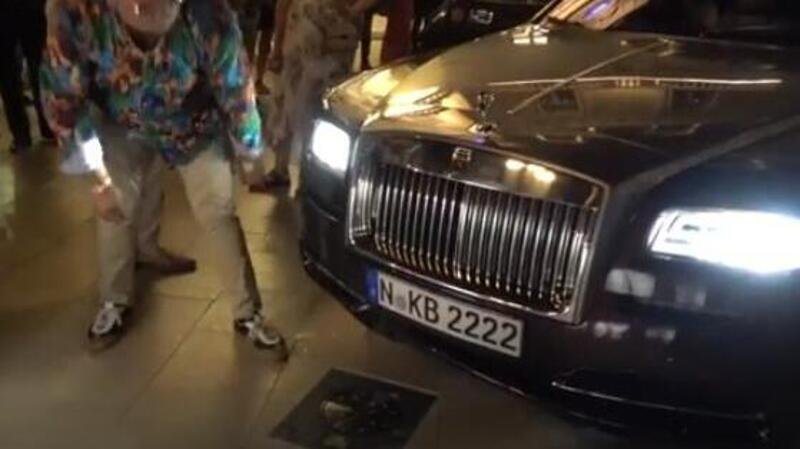 Luxury crash: Rolls Royce contro pilomat al Monaco Casin&ograve; Square [VIDEO]