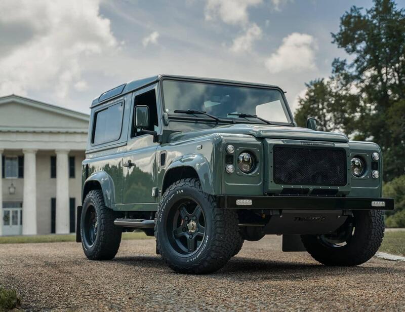 Twisted NA-V8, Classico 4x4 Land Rover rivisto e &quot;brutalizzato&quot; all&#039;americana: motore Corvette 650CV [video]