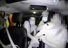 Tassista rapinato a Milano: le agghiaccianti immagini dalla dashcam dell’auto [VIDEO CHOC]