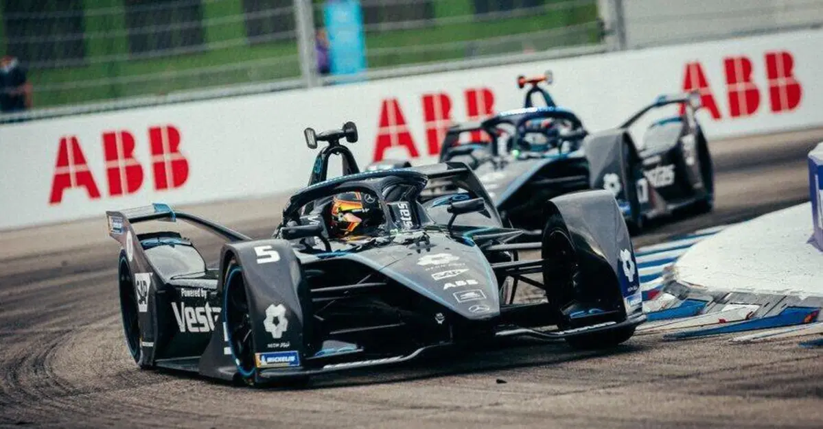 Cala il sipario sulla stagione di Formula E: doppietta Mercedes [video]