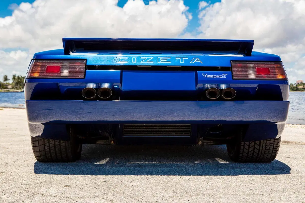 Non conosci la Cizeta? Gran pezzo d'auto da sultano [16 cilindri in vendita] (2)