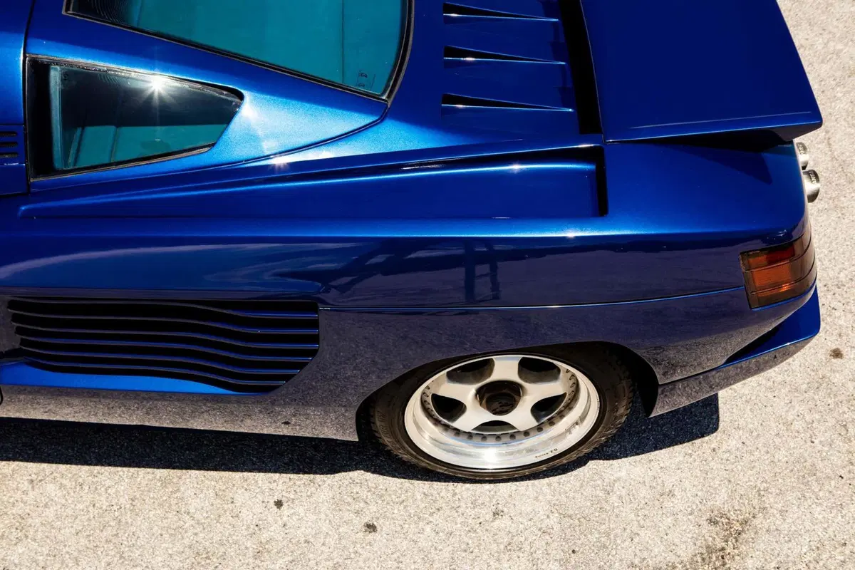 Non conosci la Cizeta? Gran pezzo d'auto da sultano [16 cilindri in vendita] (6)