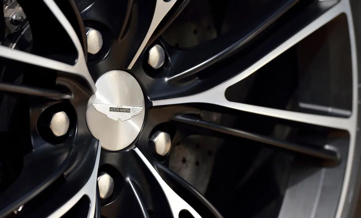 Aston Martin Vanquish (2012-20) (12)
