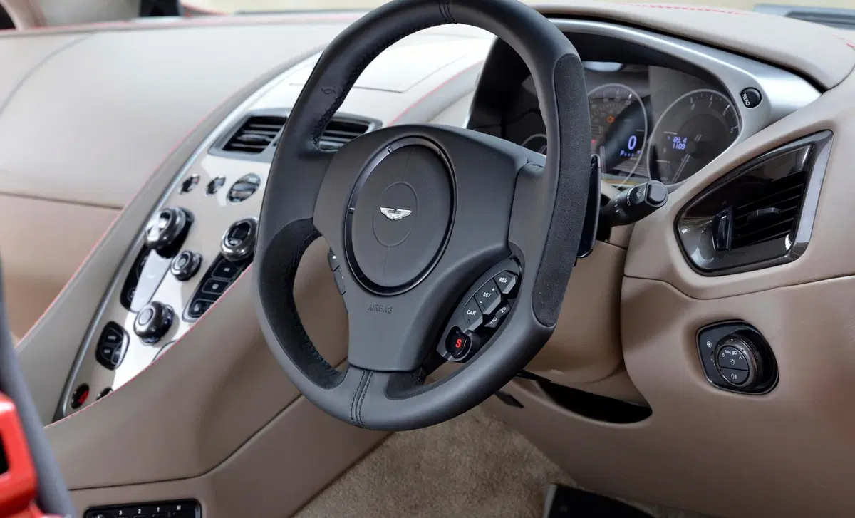 Aston Martin Vanquish (2012-20) (14)