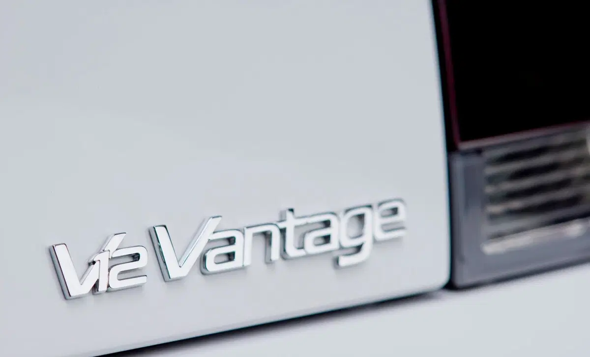 Aston Martin V12 Cabrio (2013-20) (16)