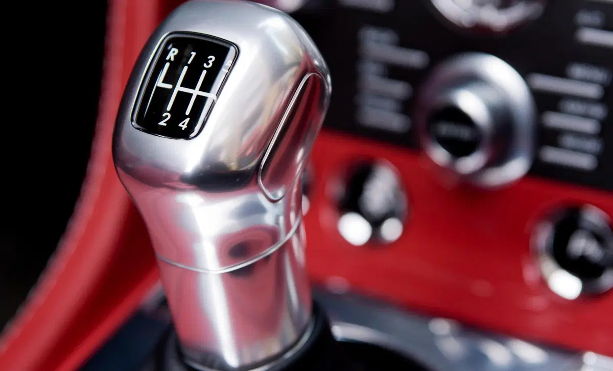 Aston Martin V12 Cabrio (2013-20) (13)
