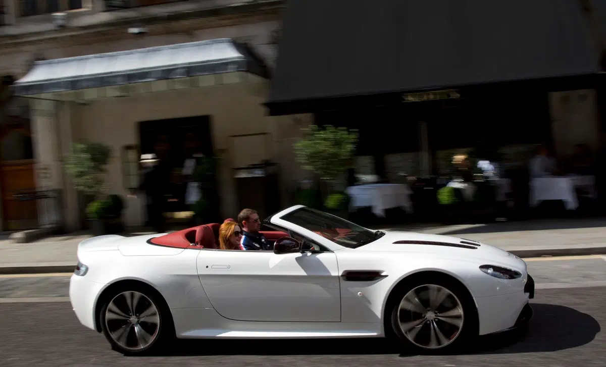 Aston Martin V12 Cabrio (2013-20) (19)