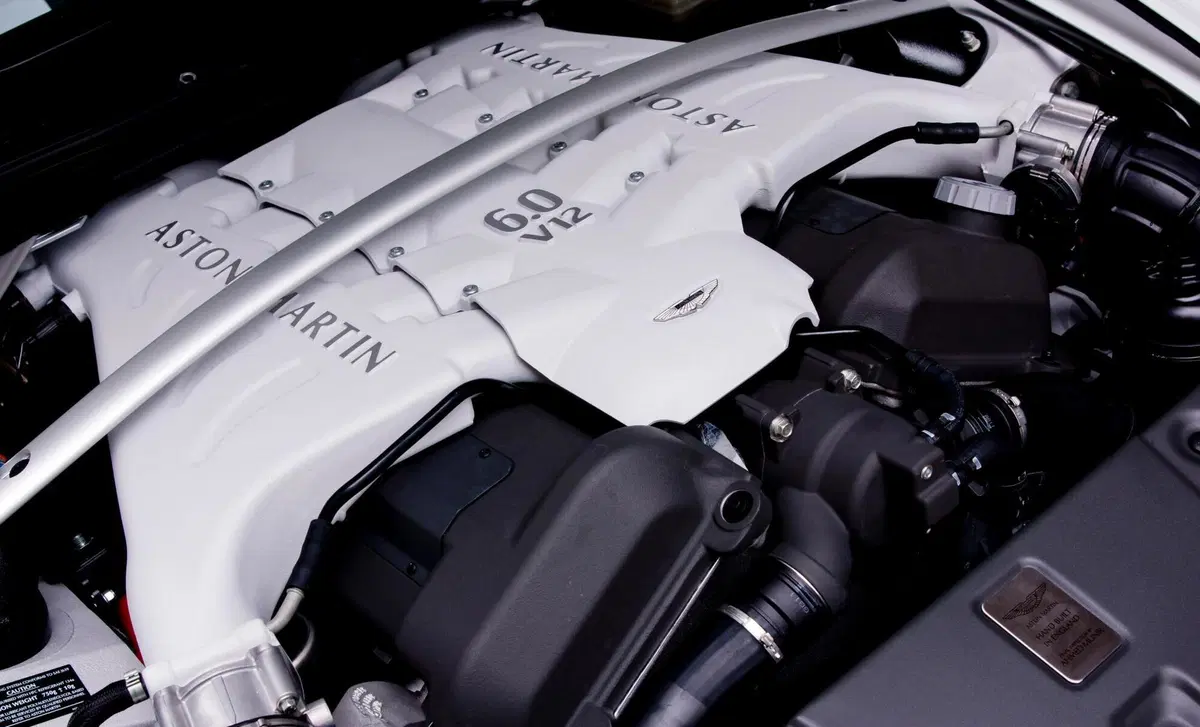 Aston Martin V12 Cabrio (2013-20) (15)