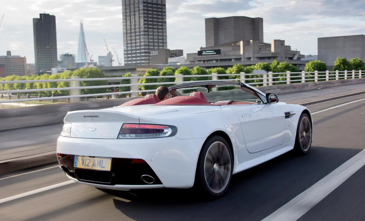 Aston Martin V12 Cabrio (2013-20) (10)