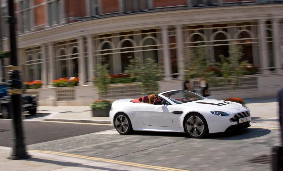 Aston Martin V12 Cabrio (2013-20) (21)