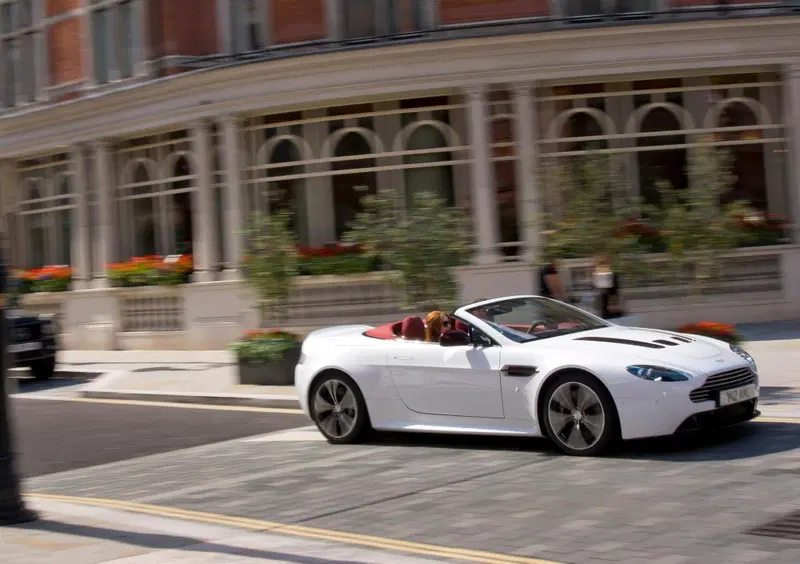 Aston Martin V12 Cabrio (2013-20) (21)