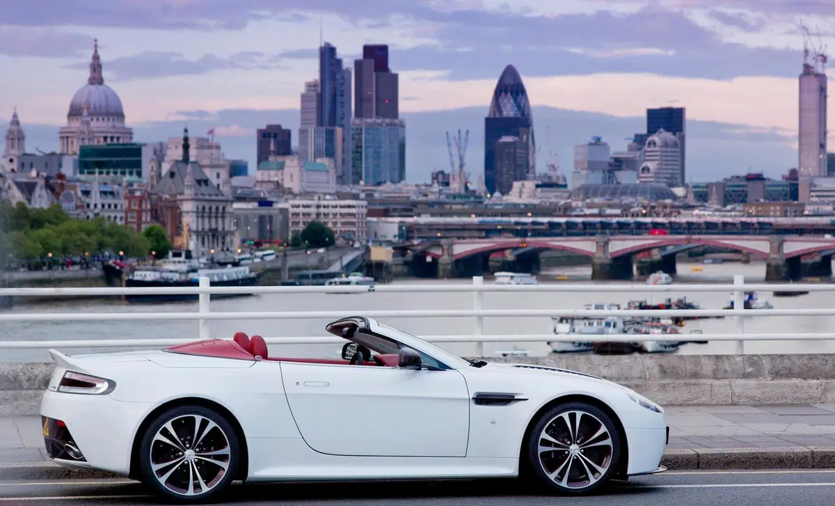 Aston Martin V12 Cabrio (2013-20) (22)