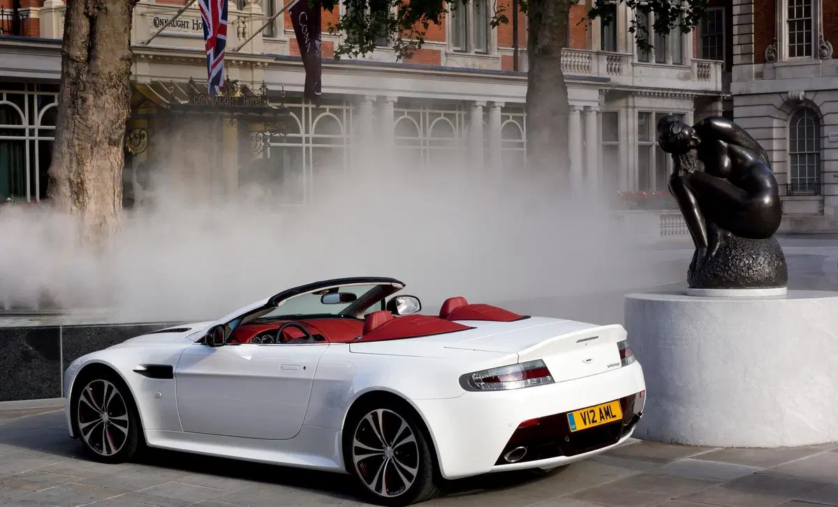 Aston Martin V12 Cabrio (2013-20) (23)