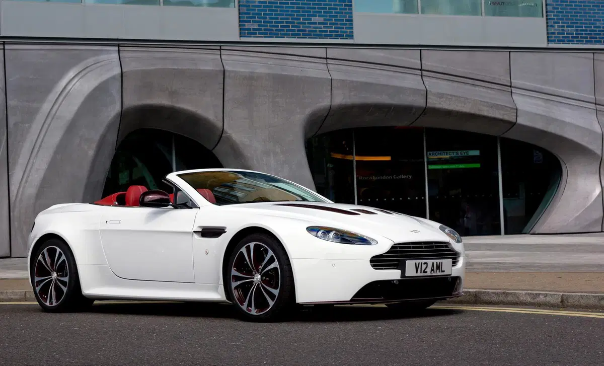 Aston Martin V12 Cabrio (2013-20) (24)