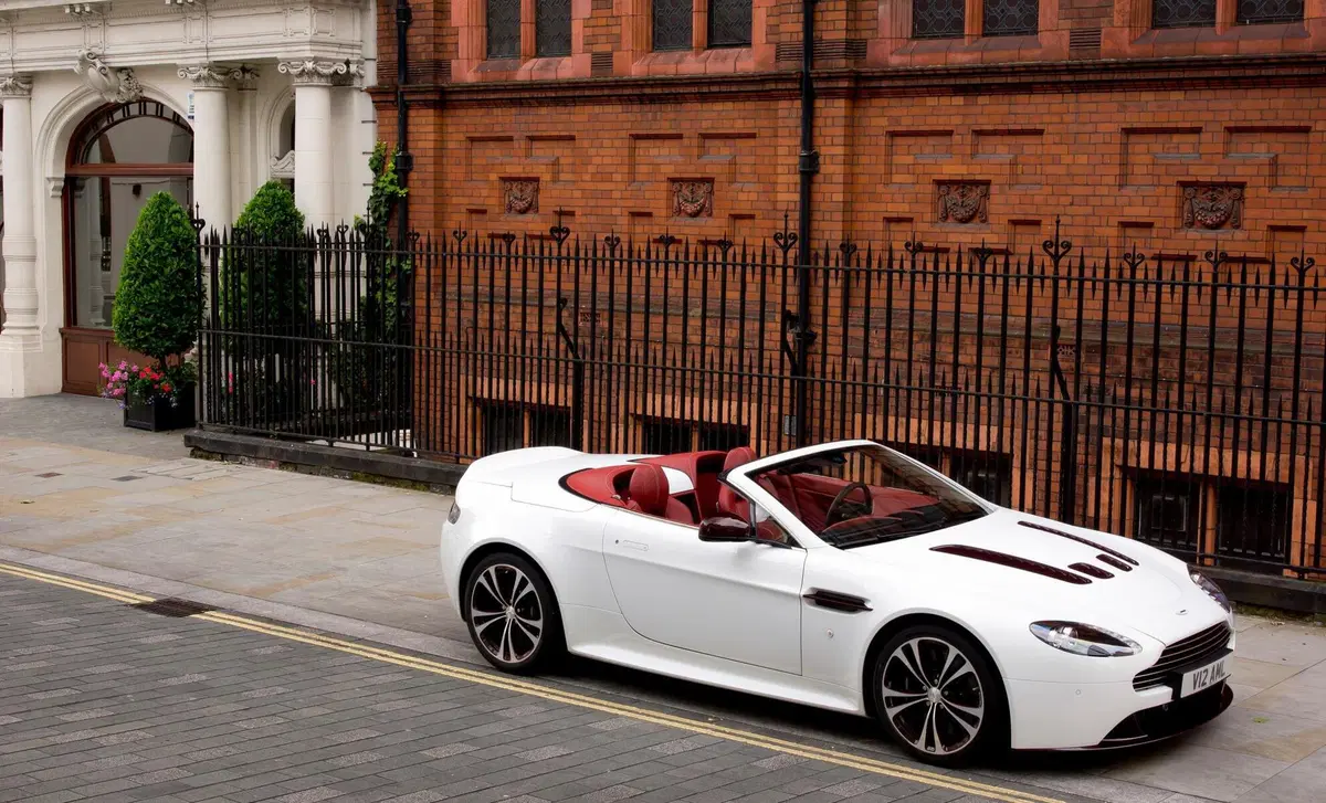 Aston Martin V12 Cabrio (2013-20) (25)