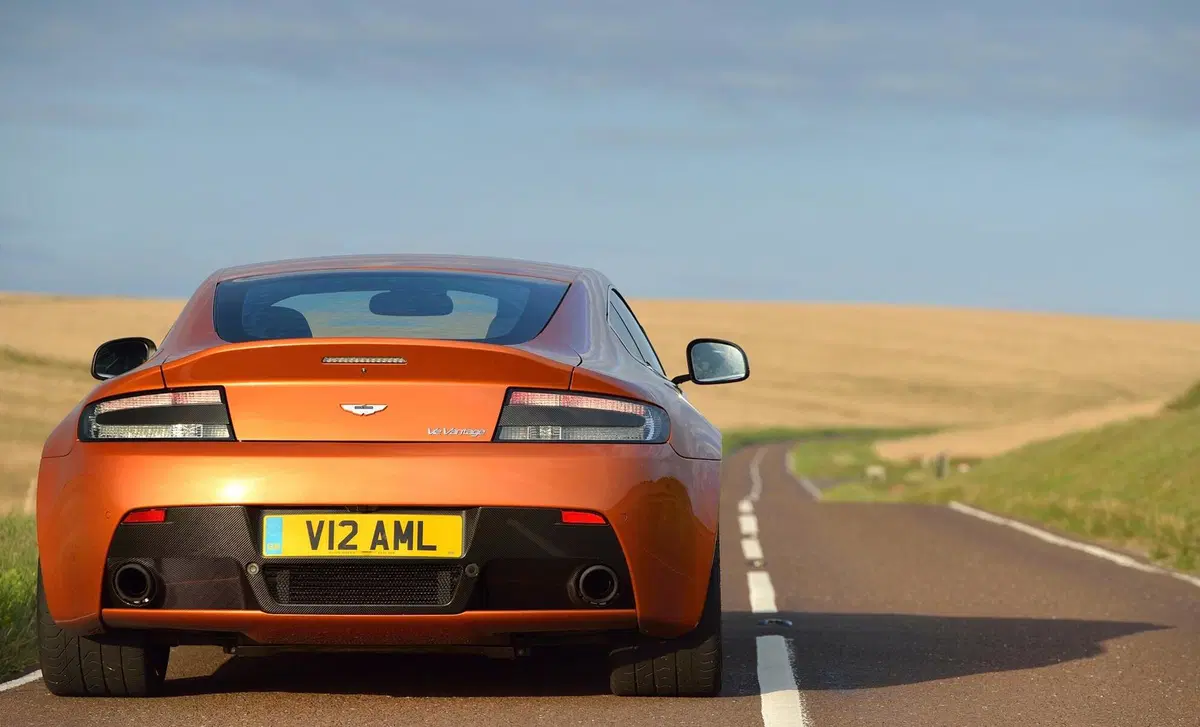 Aston Martin V12 Coupé (2001-20) (5)