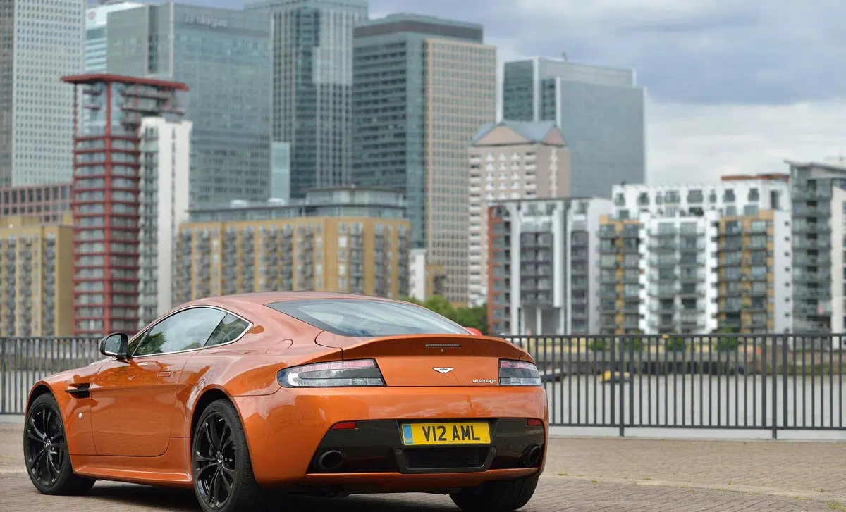 Aston Martin V12 Coupé (2001-20) (4)