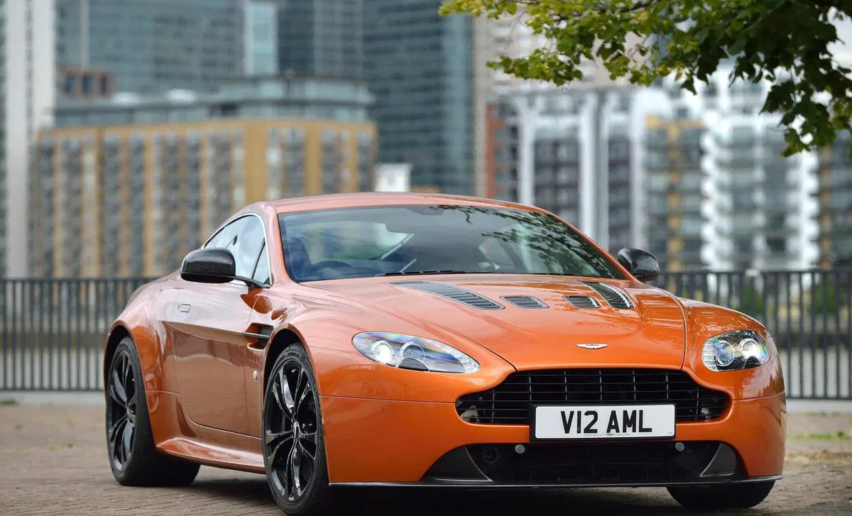 Aston Martin V12 Coupé (2001-20) (9)