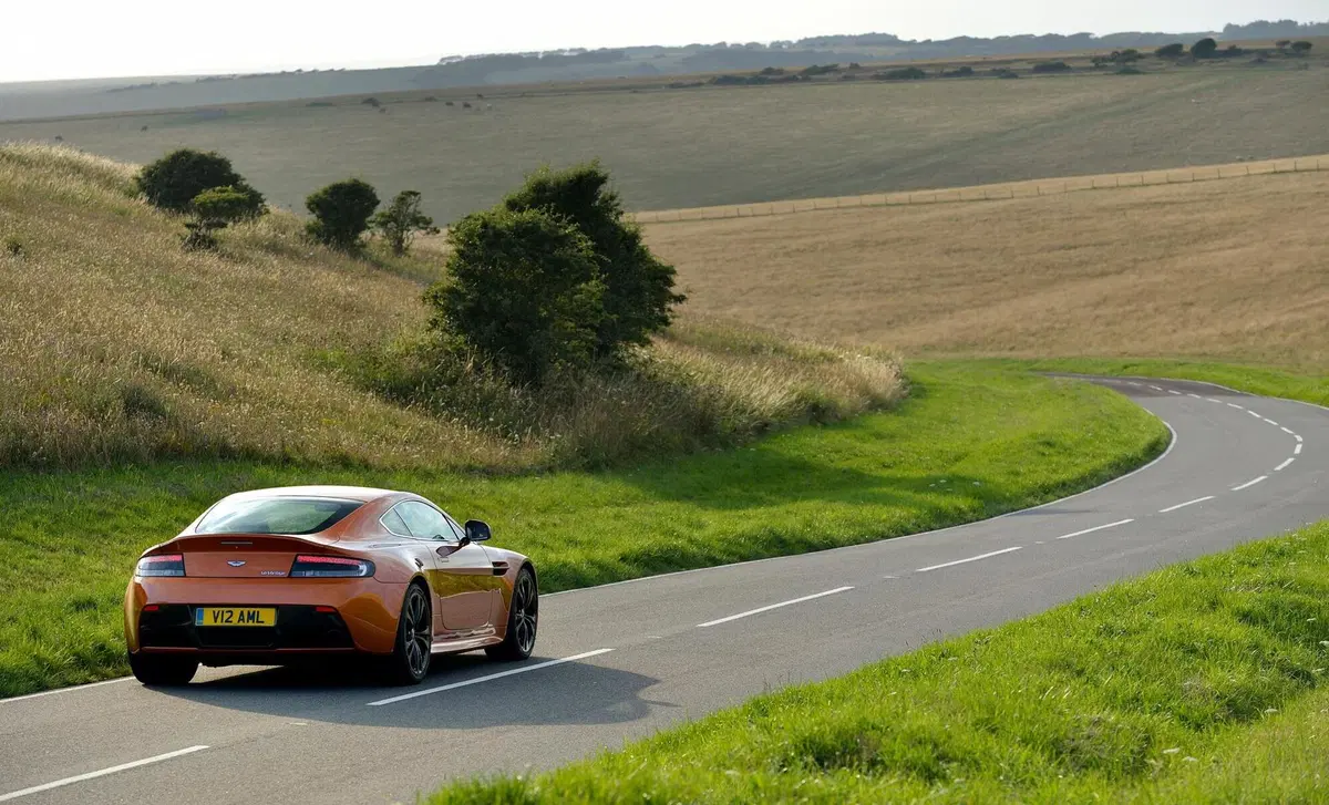 Aston Martin V12 Coupé (2001-20) (22)
