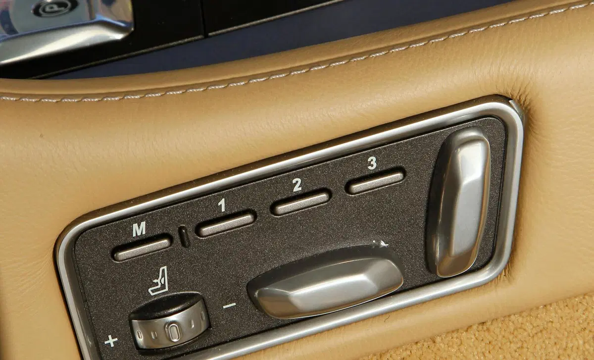 Aston Martin Rapide (2009-20) (17)