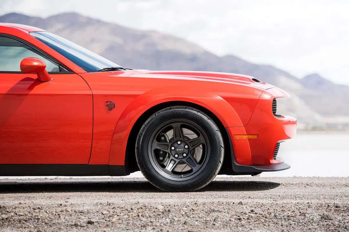 Dodge Challenger SRT Super Stock: un dragster da strada [Video] (10)