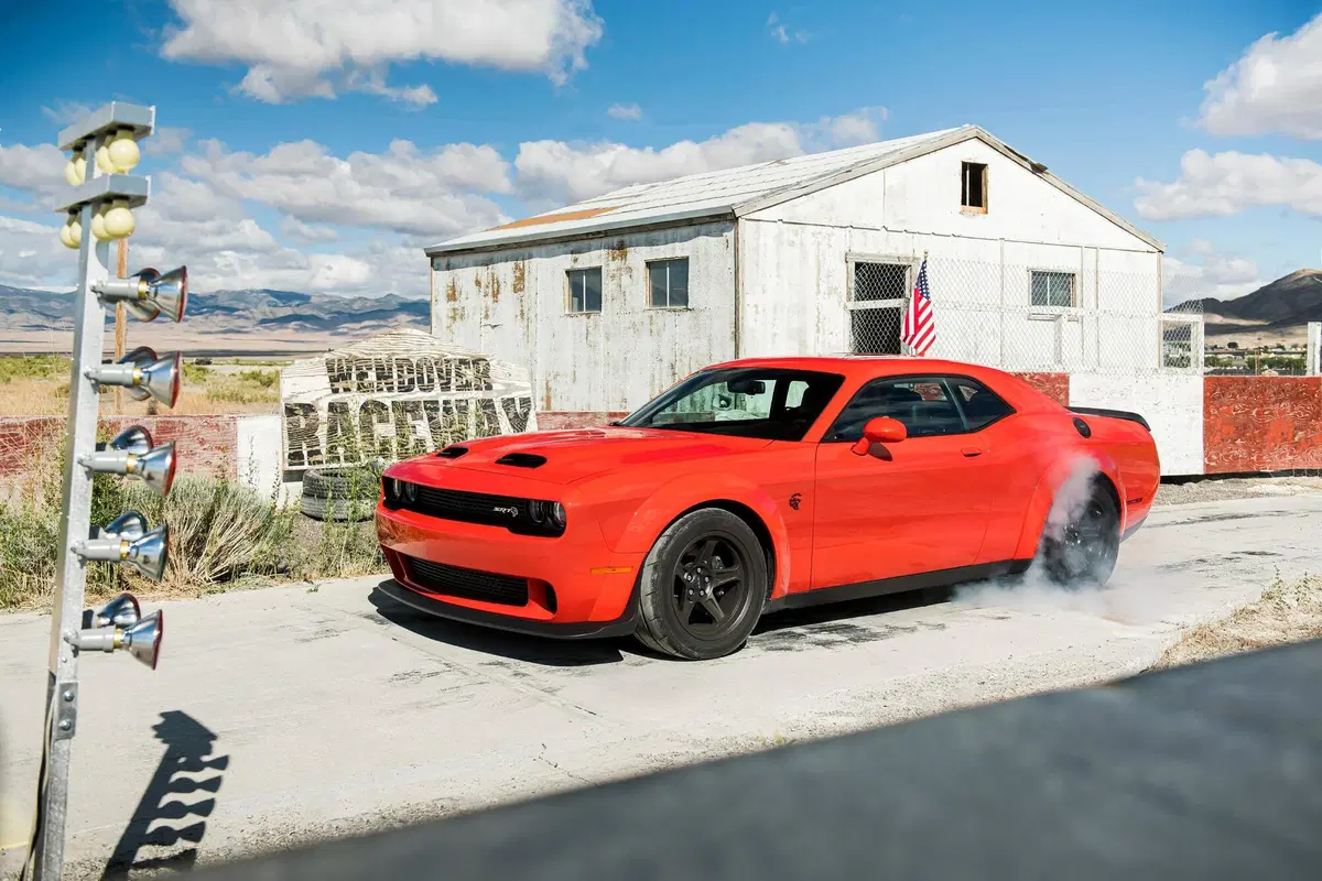 Dodge Challenger SRT Super Stock: un dragster da strada [Video] (17)