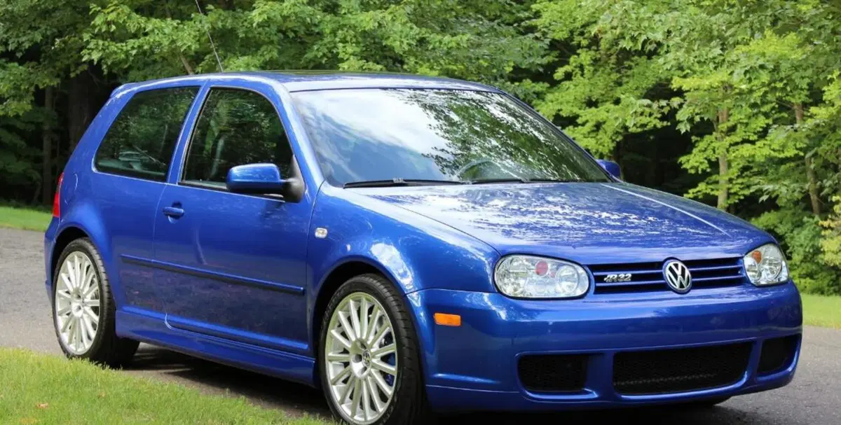 Cosa non si fa per una Volkswagen Golf R32: record per una 2004 [VIDEO]