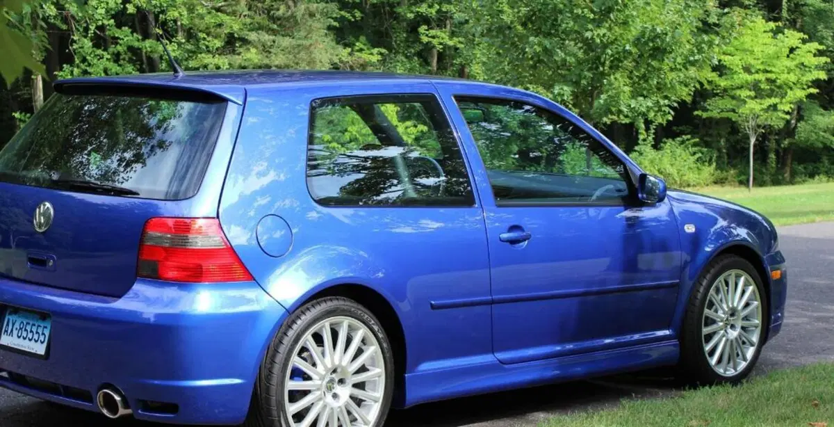 Cosa non si fa per una Volkswagen Golf R32: record per una 2004 [VIDEO] (3)