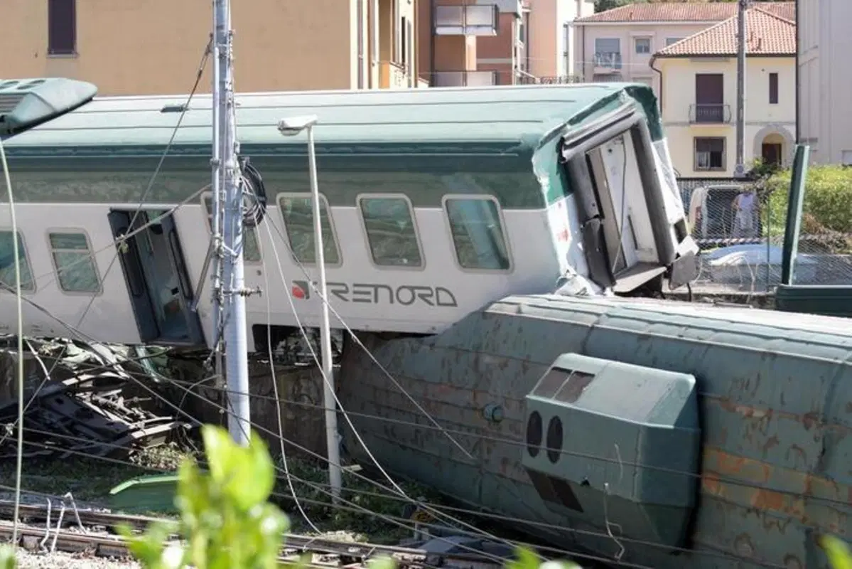 Carnate, deraglia treno senza guida. Non aveva macchinisti a bordo (3)