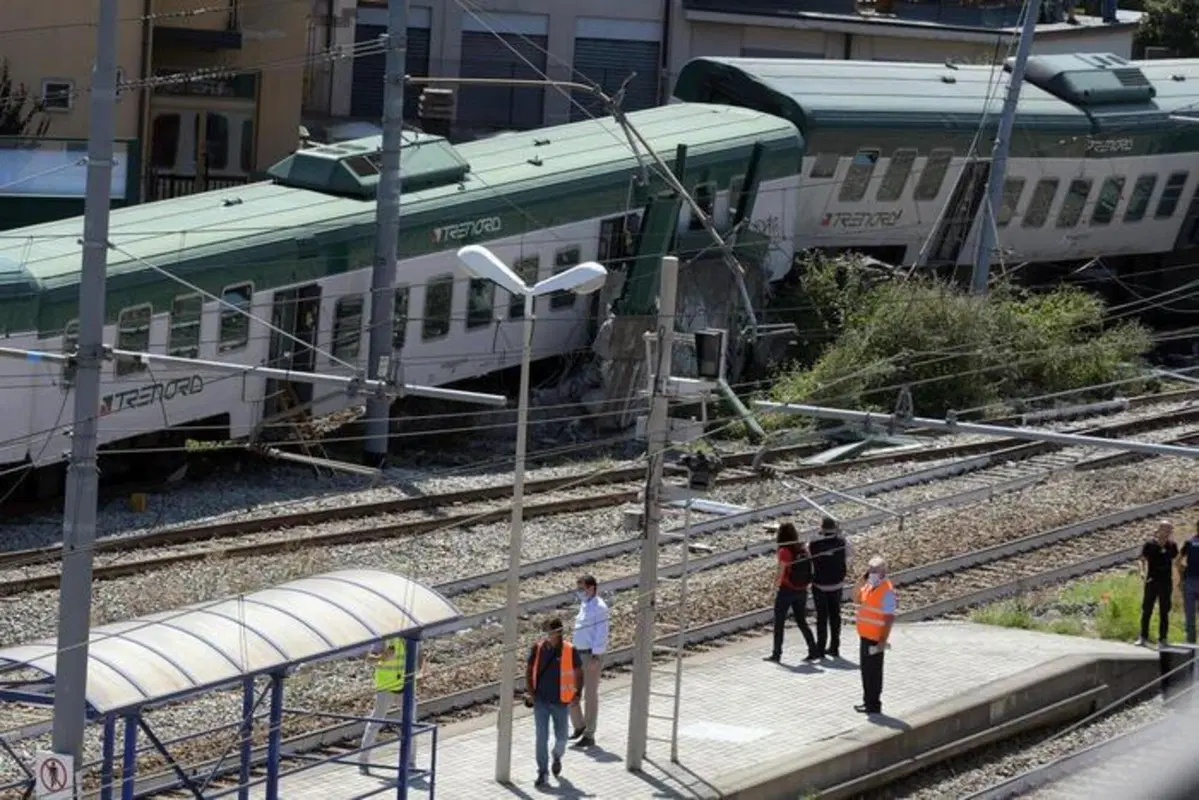 Carnate, deraglia treno senza guida. Non aveva macchinisti a bordo (4)