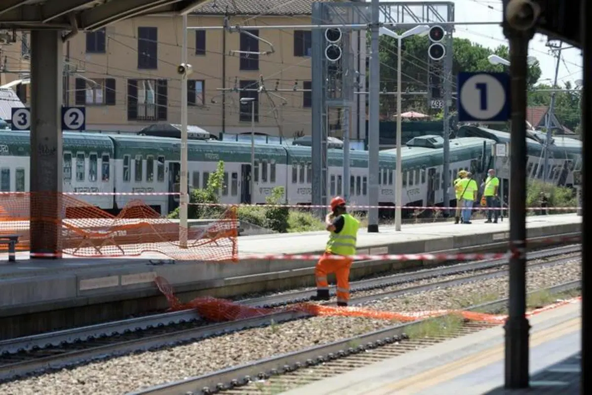 Carnate, deraglia treno senza guida. Non aveva macchinisti a bordo (6)