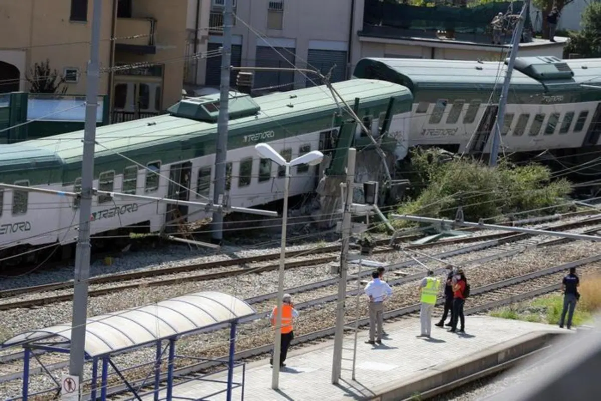 Carnate, deraglia treno senza guida. Non aveva macchinisti a bordo (5)