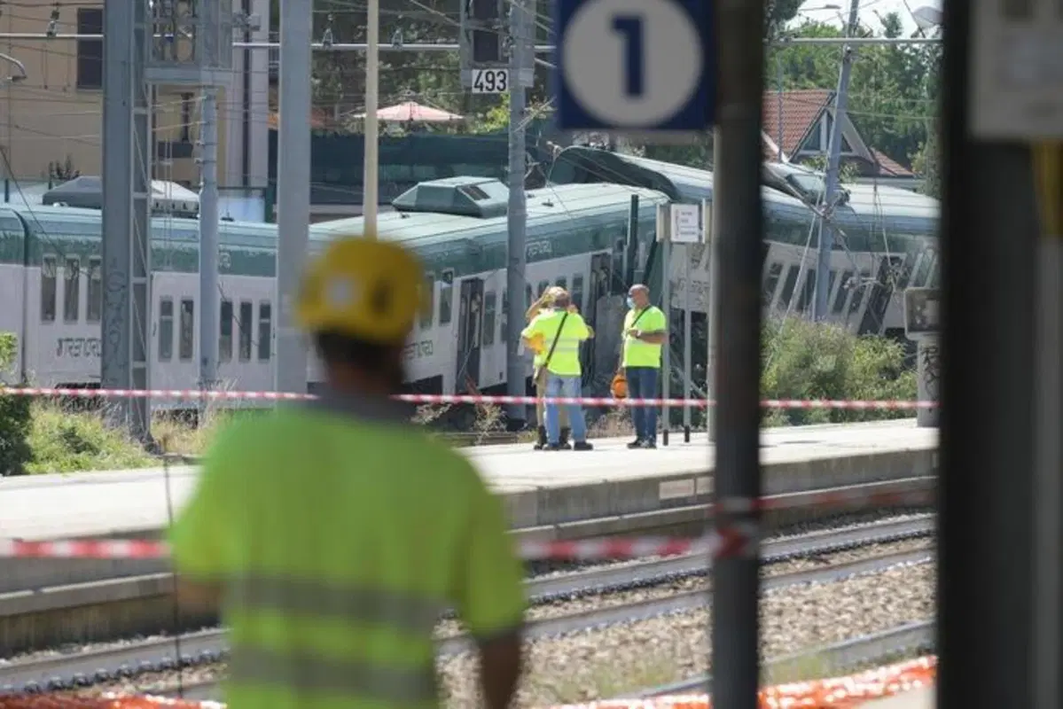 Carnate, deraglia treno senza guida. Non aveva macchinisti a bordo (11)