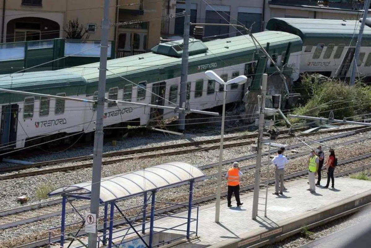 Carnate, deraglia treno senza guida. Non aveva macchinisti a bordo (9)