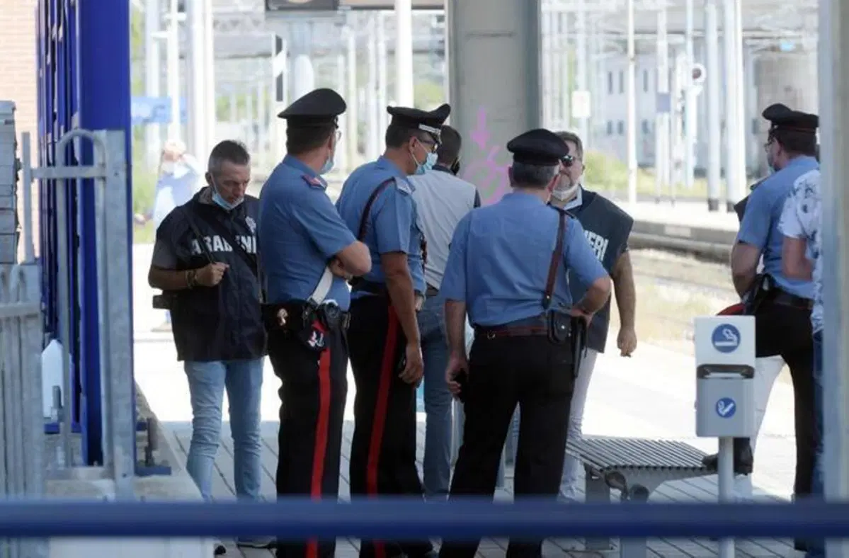 Carnate, deraglia treno senza guida. Non aveva macchinisti a bordo (17)