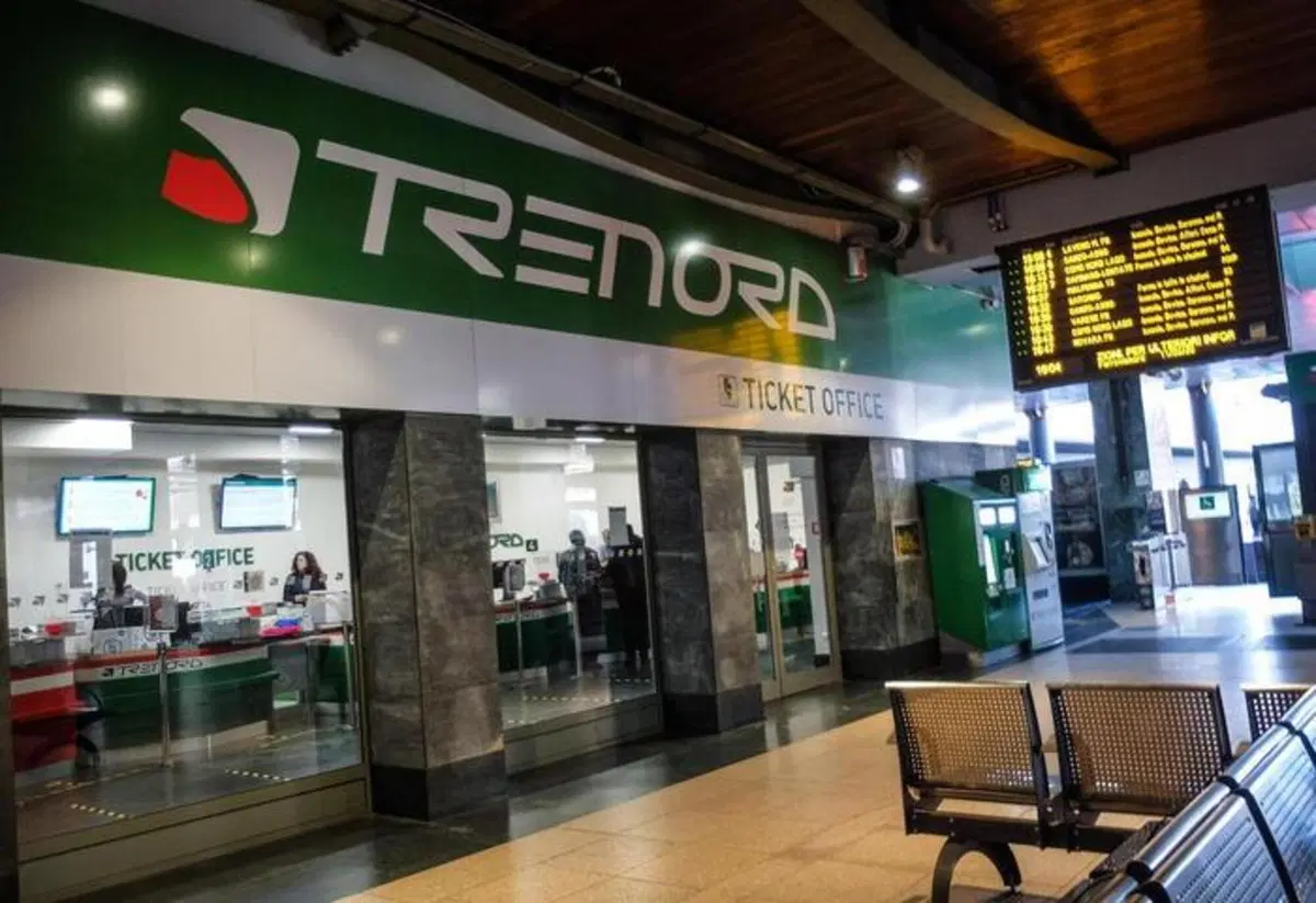 Carnate, deraglia treno senza guida. Non aveva macchinisti a bordo (16)