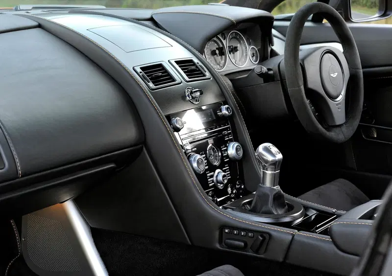 Aston Martin V8 Vantage (2005-20) (12)