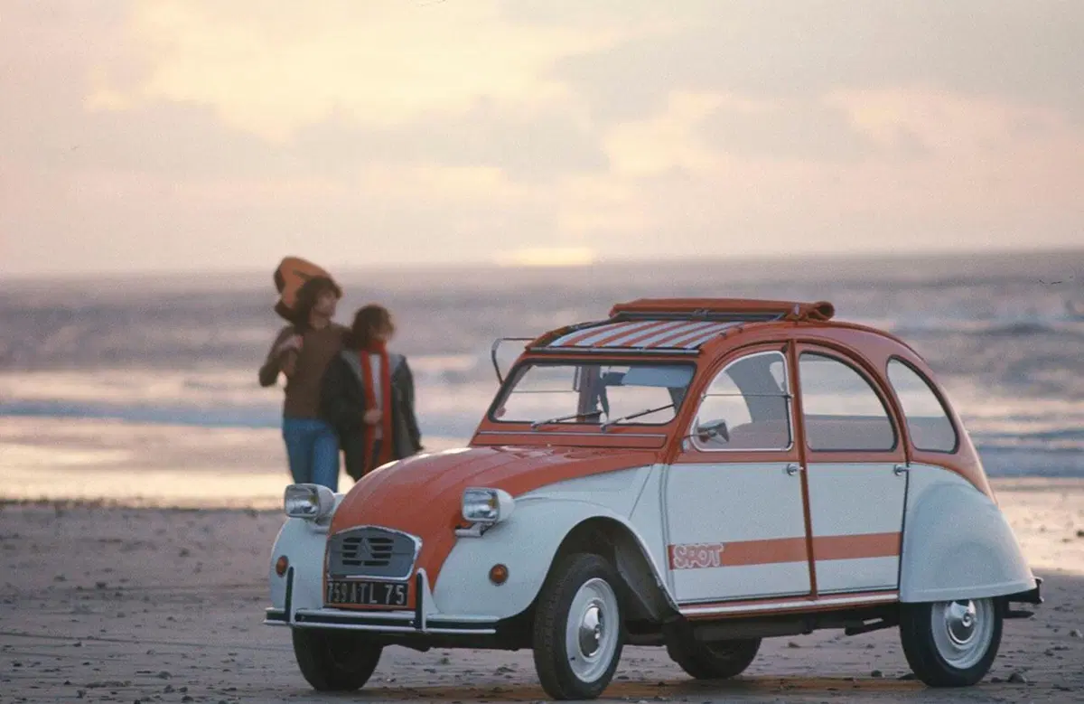 Citroen 2CV, 30 anni fa usciva di produzione la francese più amata (2)