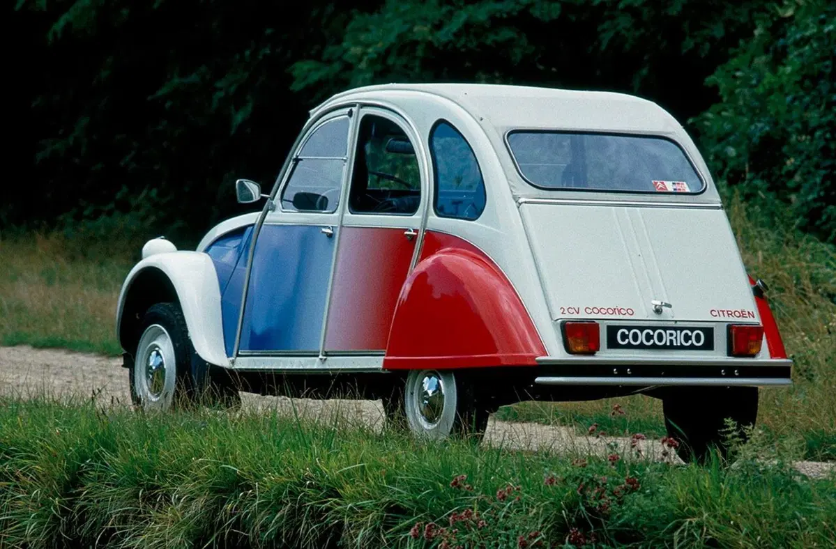 Citroen 2CV, 30 anni fa usciva di produzione la francese più amata (3)