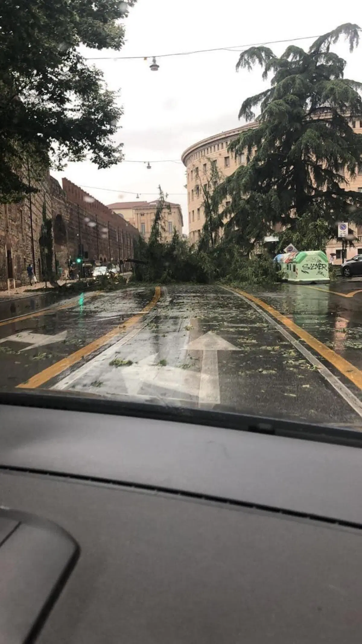 Tempesta su Verona: le immagini del violento nubifragio (16)